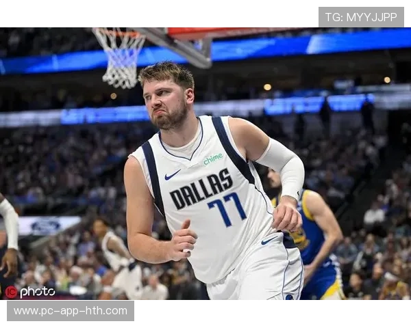 东契奇高位三分稳稳命中，独行侠在关键时刻挺住压力