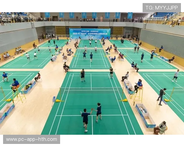 完美杯山东羽毛球赛高潮迭起，精彩比赛频出