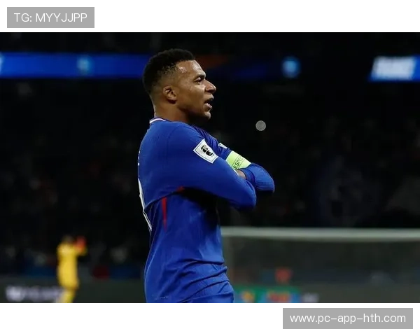 姆巴佩禁区内脚下频频变向:从场上技巧到日常训练的启示 姆巴佩禁区内脚下频频变向:从场上技巧到日常训练的启示