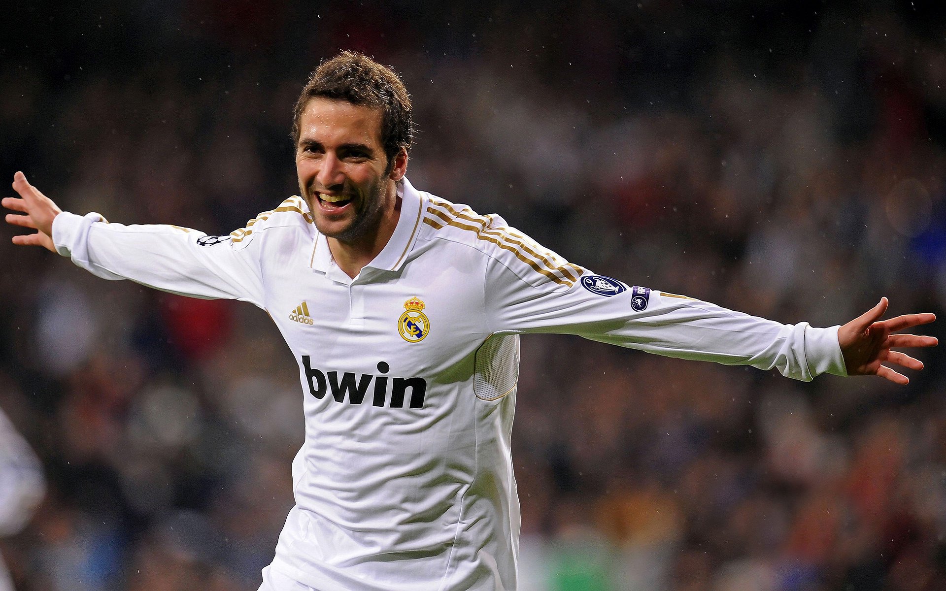 “地标建筑台阶灯光秀跑” 灯光随选手移动动态变化